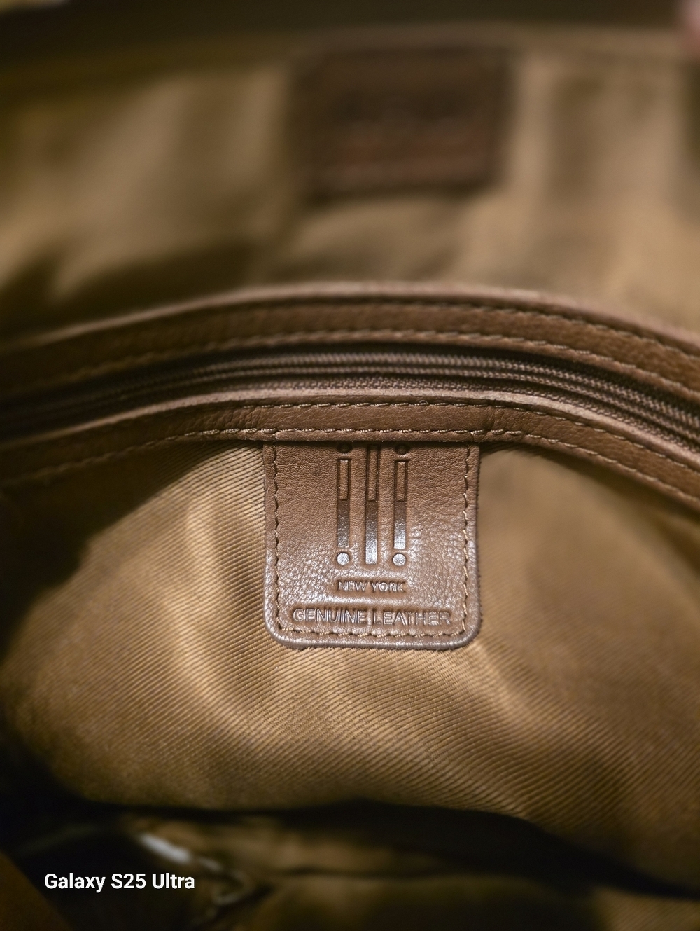 ili New York, East-West Leather Crossbody, Organizer Bag - Picture 2 of 16